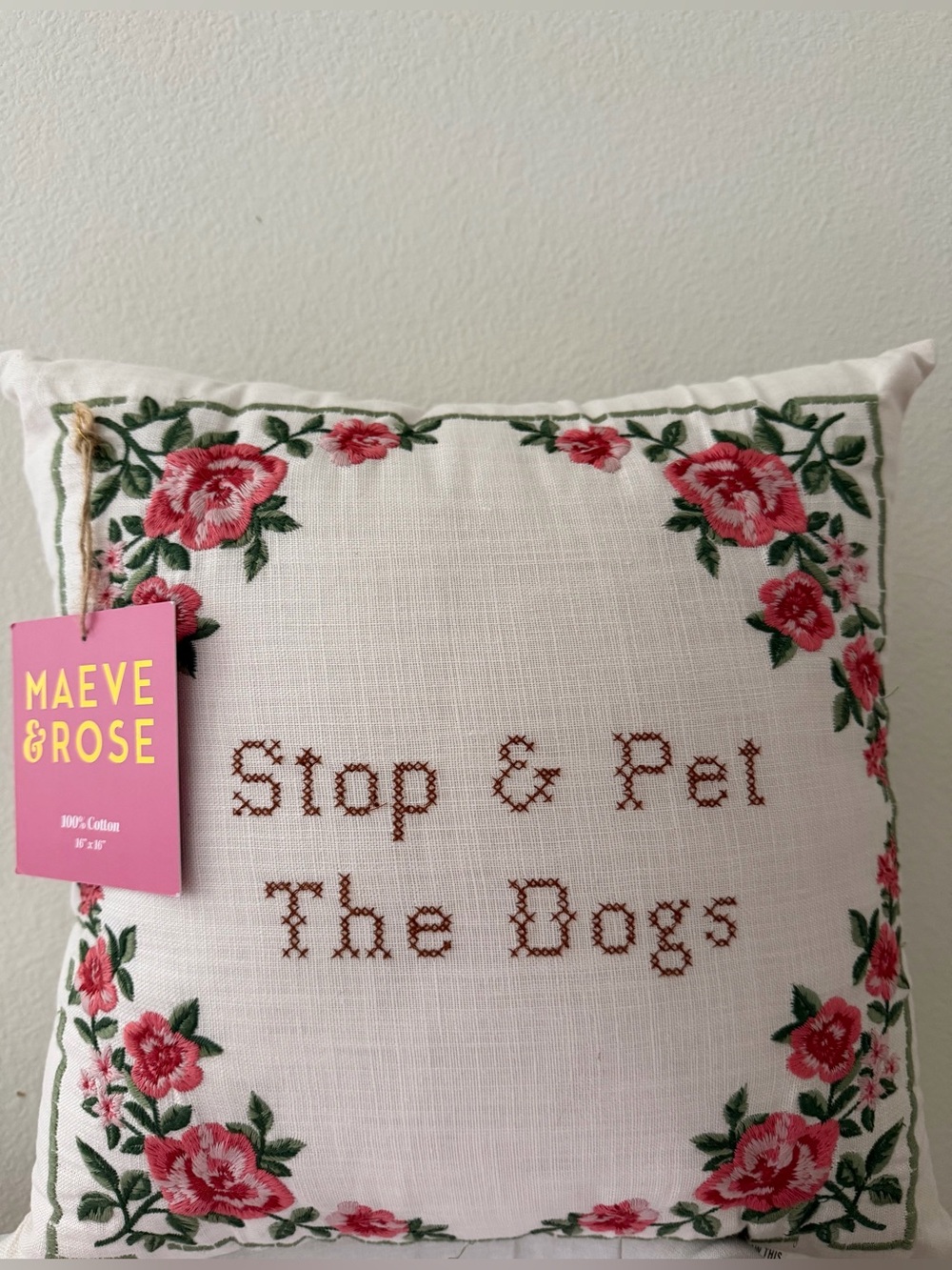 Stop & Pet The Dogs pillow NWT Maeve & Rose - Picture 3 of 7